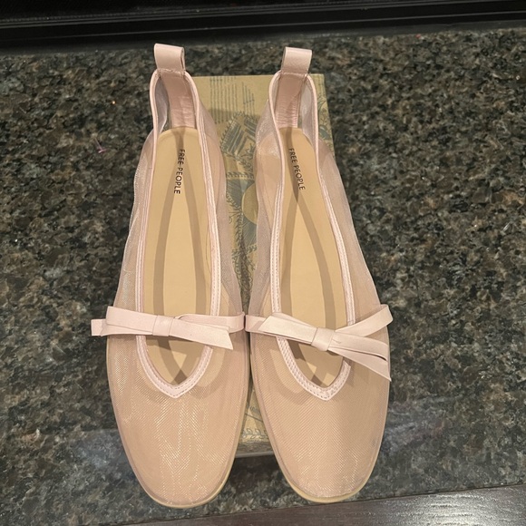 Mesh Mania Bow Flats labeled size 10 but runs big SEE MEASUREMENTS - Picture 10 of 16
